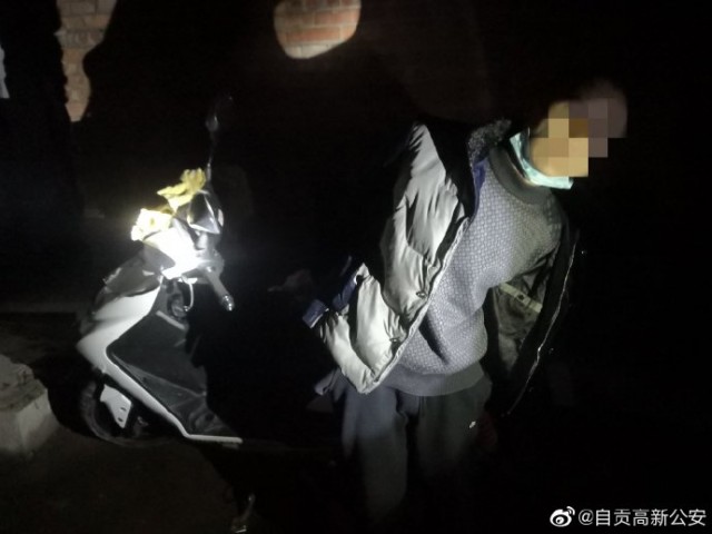 事发板仓！“瘾君子”囤积“余粮”，豪横背后民警看出了猫腻-4.jpg
