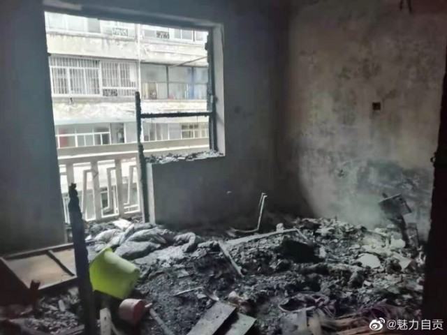 不满分手 ,前男友爬上6楼自贡女孩卧室纵火-2.jpg