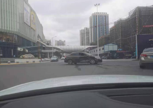这里不安个红绿灯怕是无法解决问题哦-4.jpg