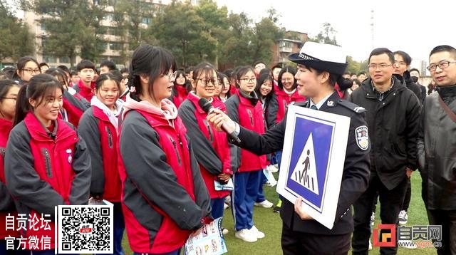交警进校园 自贡开展“交通安全第一课”-2.jpg