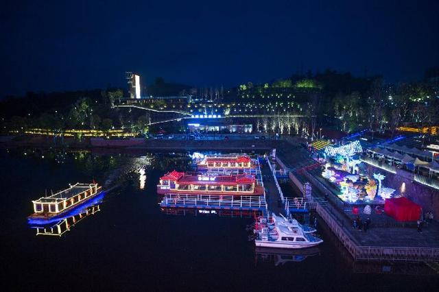 春游川渝丨春风沉醉的夜晚，去自贡体验桨声灯影下的釜溪河-2.jpg