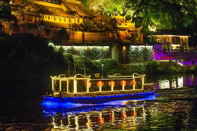 春游川渝丨春风沉醉的夜晚，去自贡体验桨声灯影下的釜溪河-5.jpg