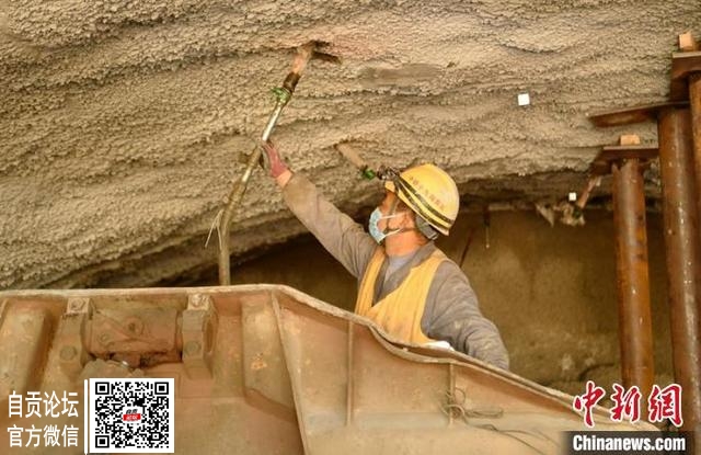 成都自贡高铁龙泉山一号隧道正式进洞施工-1.jpg