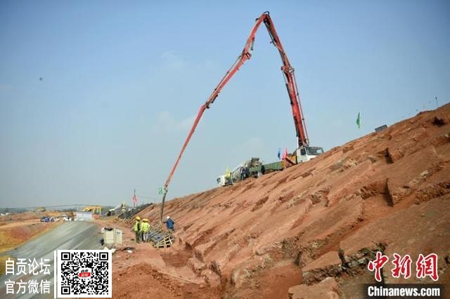 成都自贡高铁龙泉山一号隧道正式进洞施工-3.jpg