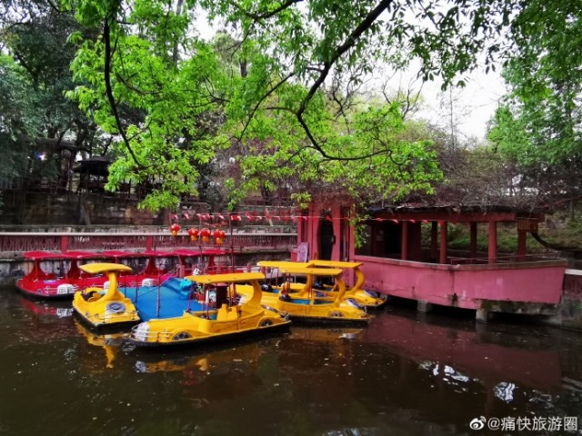 时光荏苒，彩灯公园的游船码头-1.jpg