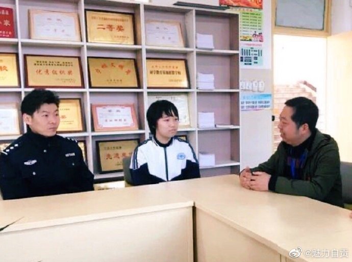 一小时劝回轻生男子 自贡13岁初中女生获奖5000元-1.jpg