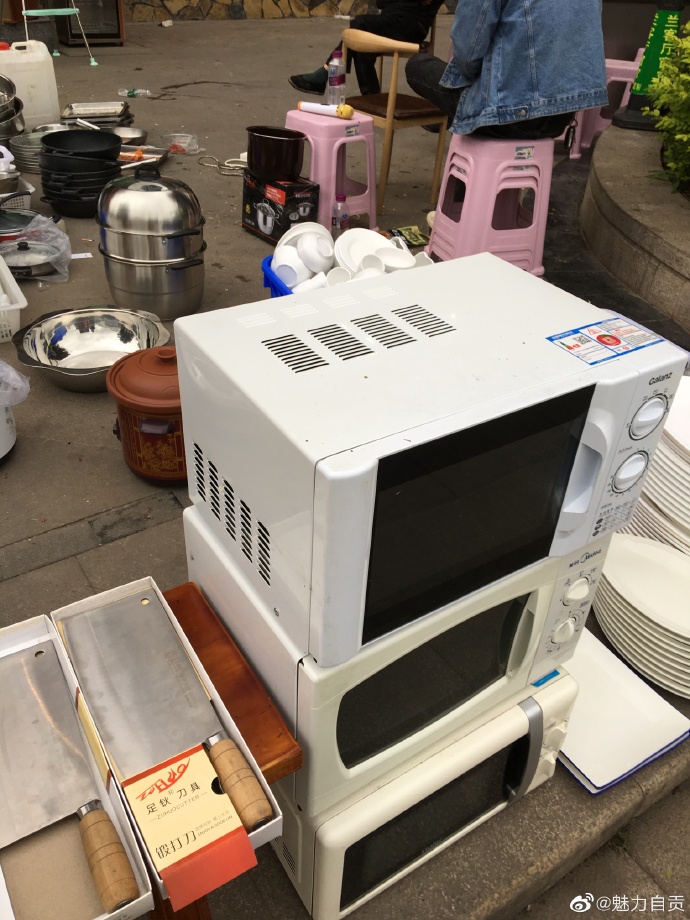 又干垮一家，又在抛售店里的冰箱电视锅碗瓢盆-4.jpg