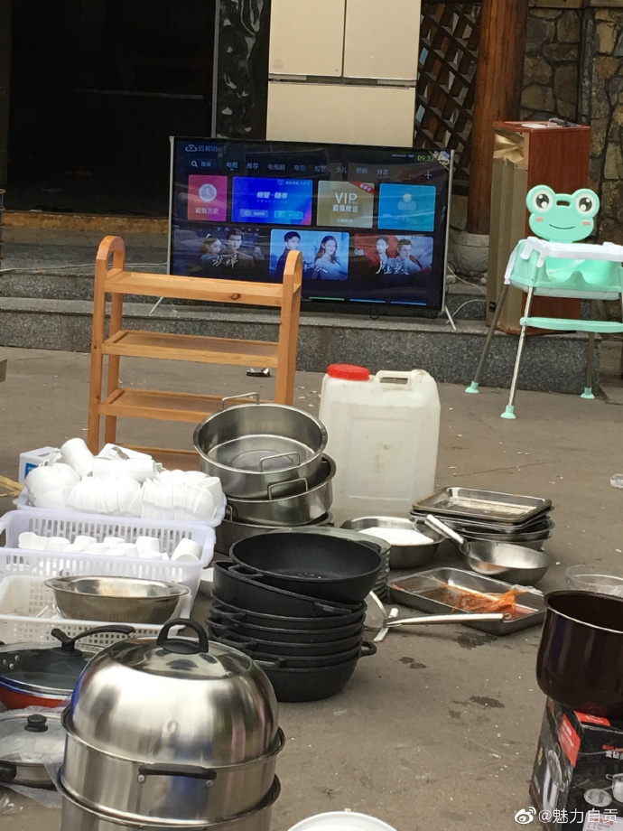 又干垮一家，又在抛售店里的冰箱电视锅碗瓢盆-5.jpg