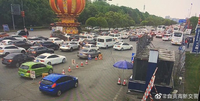 高新交警温馨提示：请广大驾驶员尽量选择错峰出行或采取公共交通方式绿色出行-2.jpg