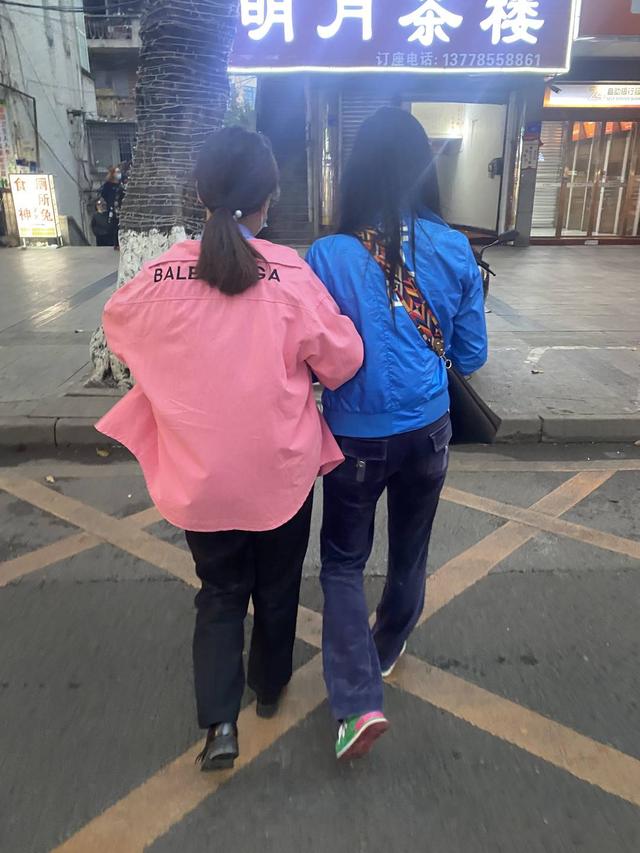 诀别短信吓坏“警察姐姐”，自贡大安警方两小时大搜救找到轻生女-3.jpg