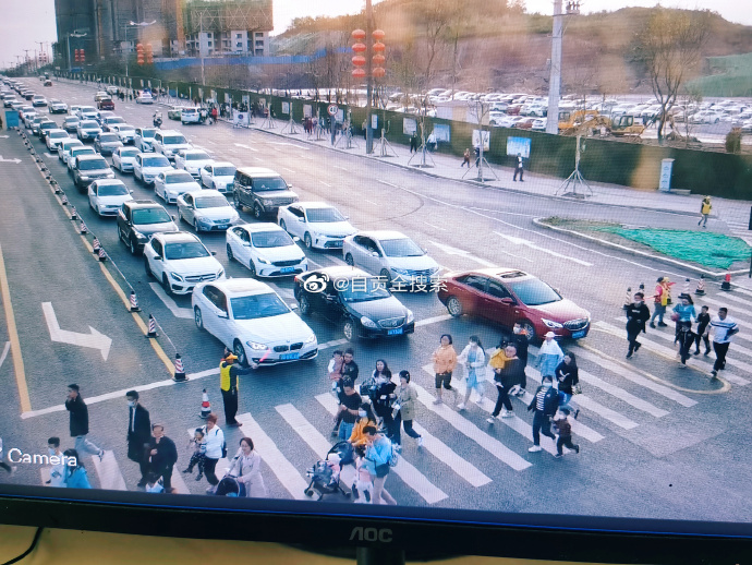 昨日自贡灯会游客量达3万人-1.jpg