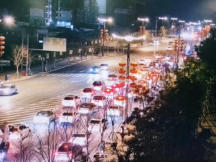 昨日自贡灯会游客量达3万人-3.jpg