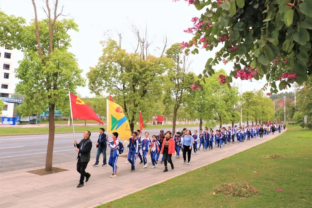 近日，富顺这个学校老师、学生集聚操场，原来是为了这件事！-1.jpg
