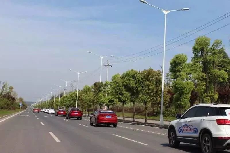 电瓶车在富顺街头“不翼而飞”！原来是……-1.jpg
