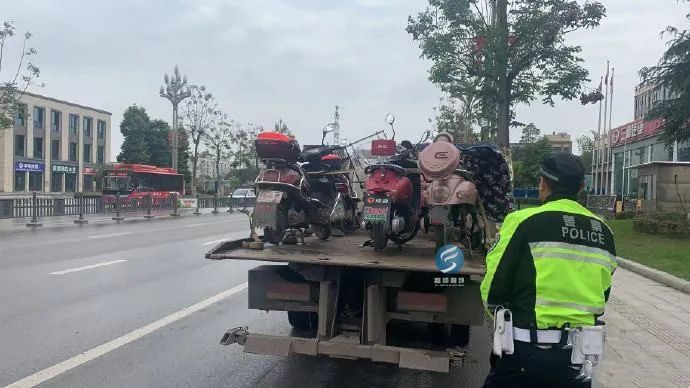 电瓶车在富顺街头“不翼而飞”！原来是……-5.jpg