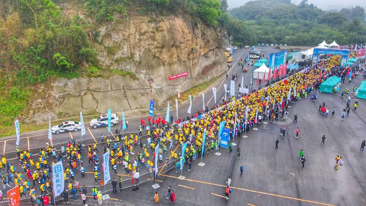 2021自贡恐龙半程马拉松开跑！你在现场吗？-7.jpg