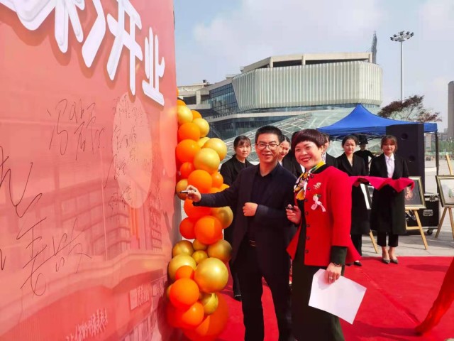 祝贺！梵希照相馆新店——在华商爱琴海蓝岸天街如约而至隆重开业-4.jpg