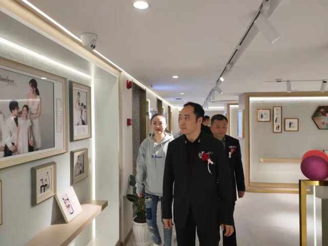 祝贺！梵希照相馆新店——在华商爱琴海蓝岸天街如约而至隆重开业-13.jpg