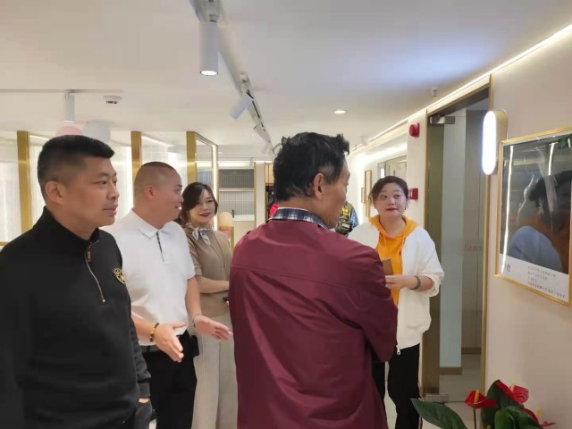 祝贺！梵希照相馆新店——在华商爱琴海蓝岸天街如约而至隆重开业-14.jpg