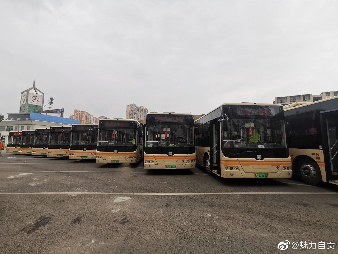 新增15辆新能源公交车 #富顺预备高铁站公交车#-1.jpg