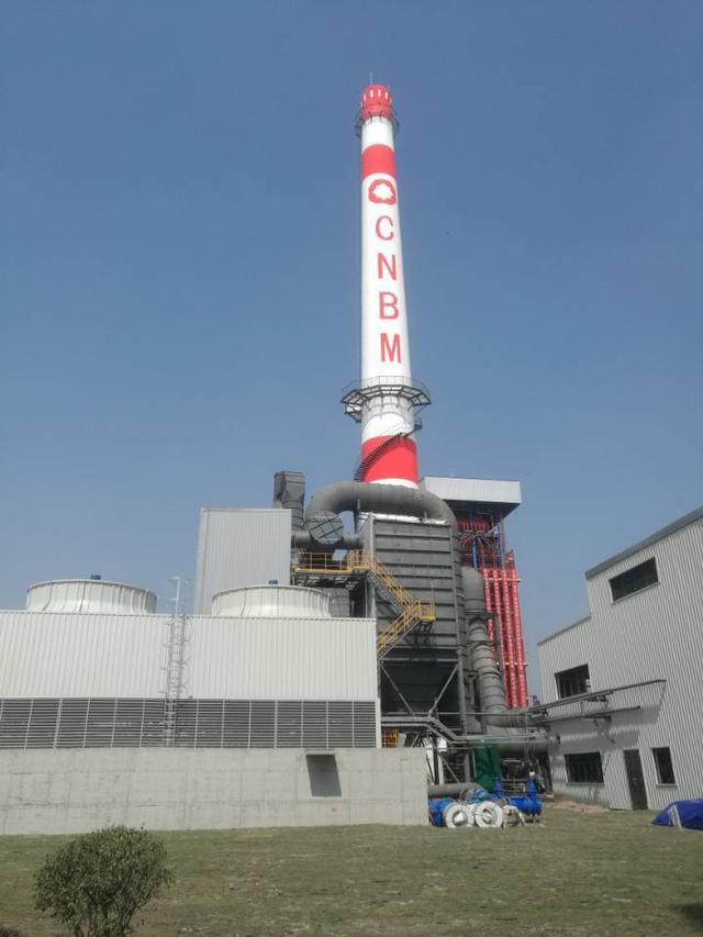 西部地区首条光伏玻璃生产线在自贡点火投产-2.jpg