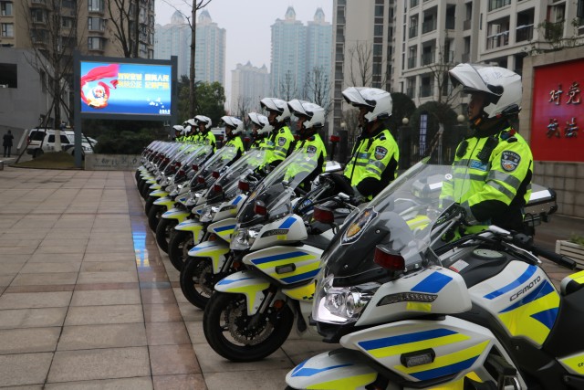 自贡公安交警加快“铁骑”机动勤务建设增强城市交通管控-2.jpg