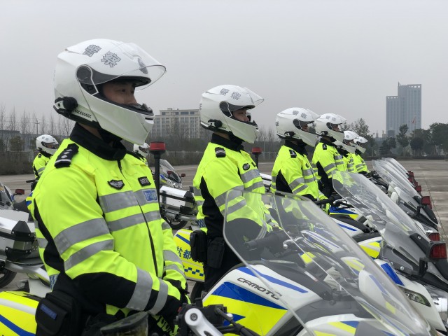 自贡公安交警加快“铁骑”机动勤务建设增强城市交通管控-3.jpg