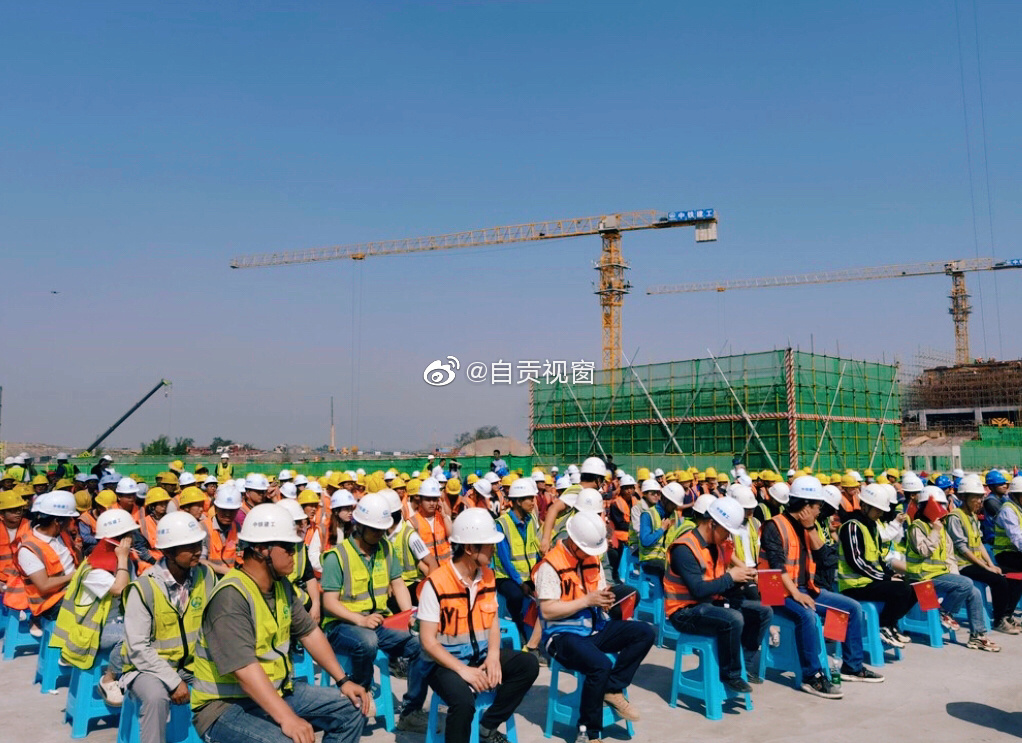 自贡五一演出走进高铁站-2.jpg