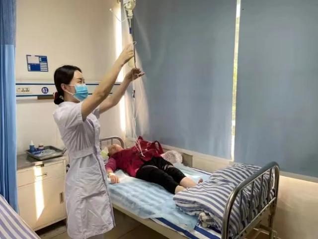 五一里的医护人员：坚守岗位 为生命保驾护航-5.jpg