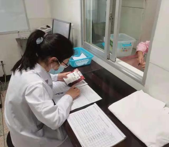 五一里的医护人员：坚守岗位 为生命保驾护航-7.jpg
