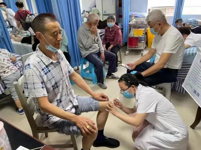 五一里的医护人员：坚守岗位 为生命保驾护航-6.jpg