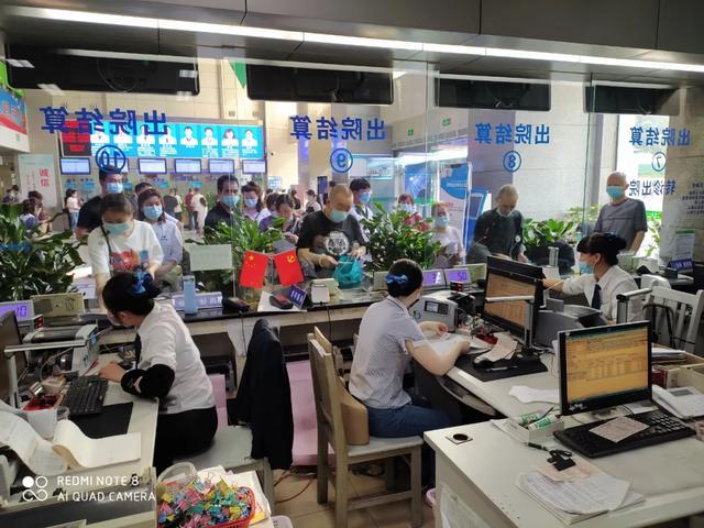 五一里的医护人员：坚守岗位 为生命保驾护航-12.jpg
