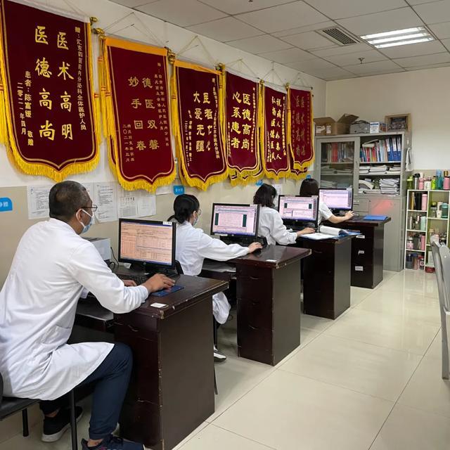 五一里的医护人员：坚守岗位 为生命保驾护航-14.jpg