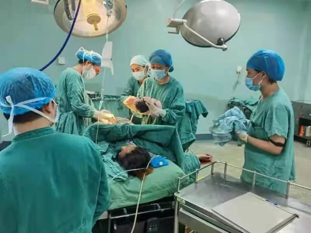 五一里的医护人员：坚守岗位 为生命保驾护航-19.jpg