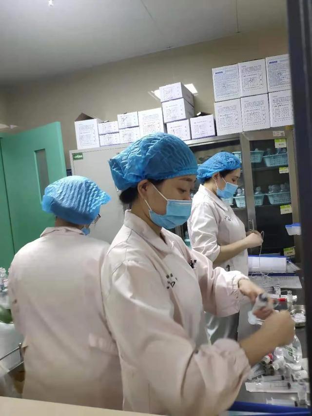 五一里的医护人员：坚守岗位 为生命保驾护航-21.jpg