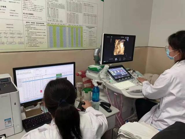 五一里的医护人员：坚守岗位 为生命保驾护航-25.jpg