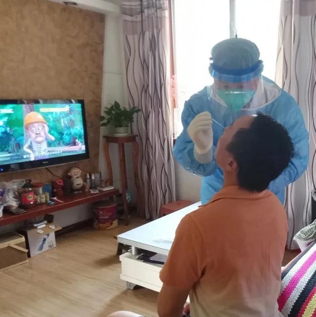 五一里的医护人员：坚守岗位 为生命保驾护航-32.jpg