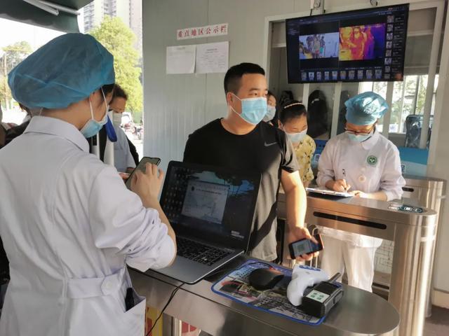 五一里的医护人员：坚守岗位 为生命保驾护航-34.jpg