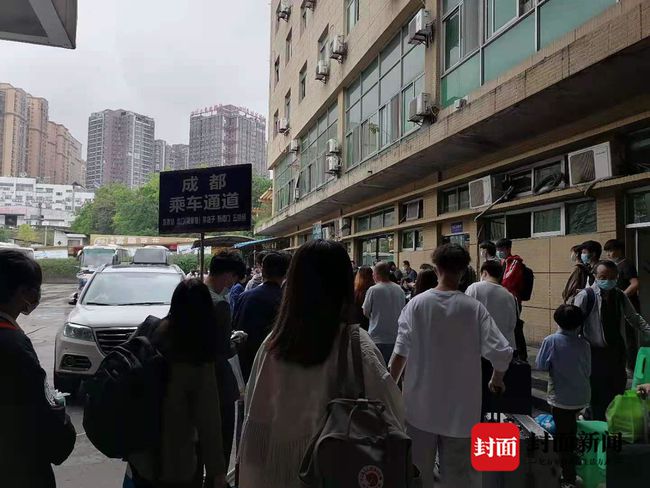 五一长假最后一天 自贡市汽车客运总站送走1.5万余人次旅客-2.jpg