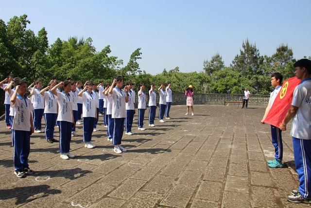 自贡举行主题团日活动 江姐中学53名学生光荣入团-1.jpg