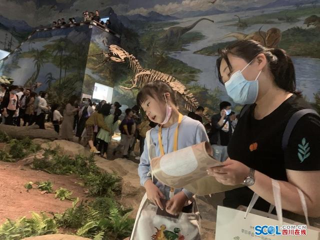 彩灯夜、恐龙馆、乡村游、主题线齐上新，自贡“五一”吸客超36万人次-2.jpg