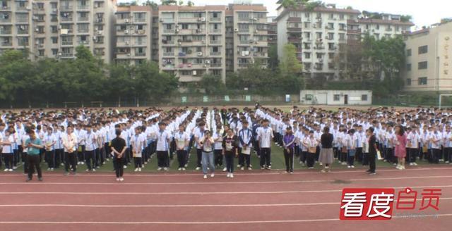 自贡市外国语学校举行防震减灾应急疏散演练-3.jpg