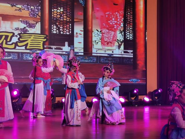 自贡市第十二届中小学生艺术展演戏剧专场演出成功举行-5.jpg