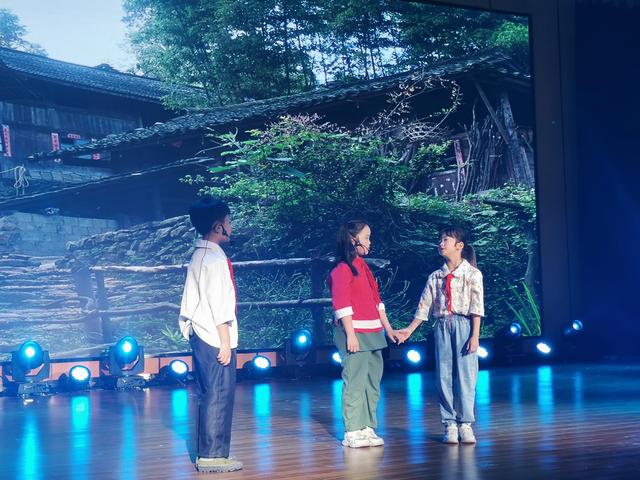 自贡市第十二届中小学生艺术展演戏剧专场演出成功举行-3.jpg