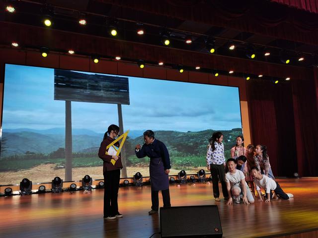 自贡市第十二届中小学生艺术展演戏剧专场演出成功举行-6.jpg