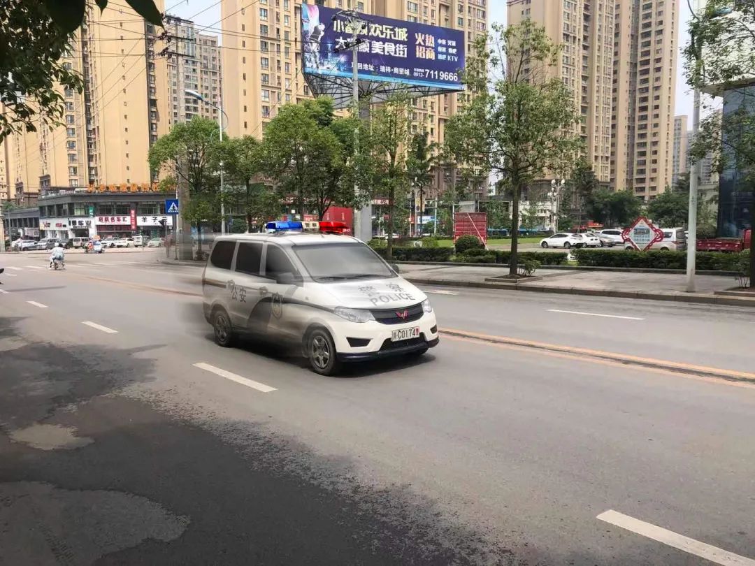 情况紧急！富顺交警紧急救援......-8.jpg