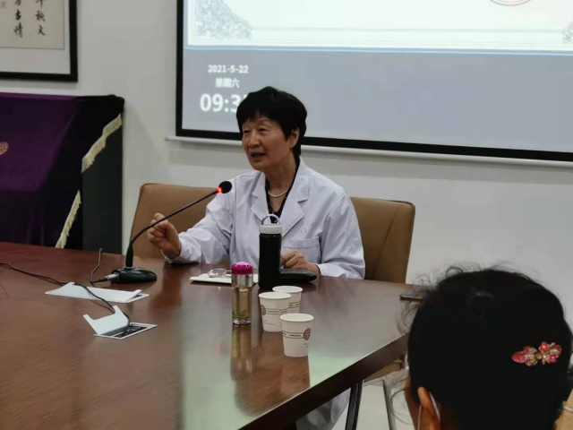 市关工委医疗服务团六一开展社区婴幼儿健康保健服务活动-1.jpg