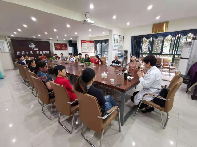 市关工委医疗服务团六一开展社区婴幼儿健康保健服务活动-2.jpg