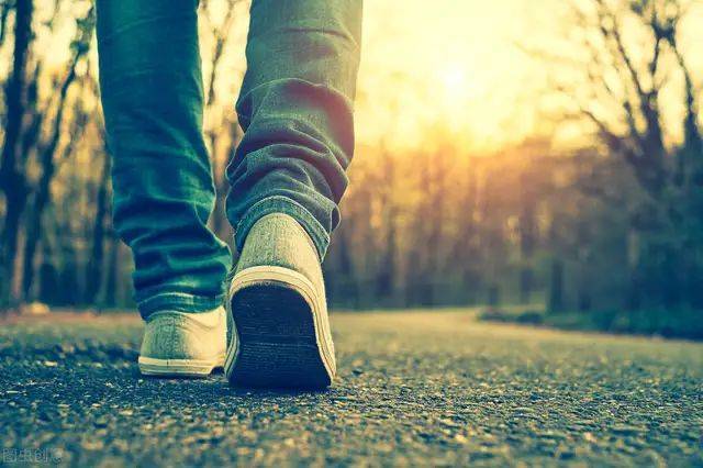 忘掉1万步！专家告诉你每天走多少步、锻炼多久对健康最有益-1.jpg
