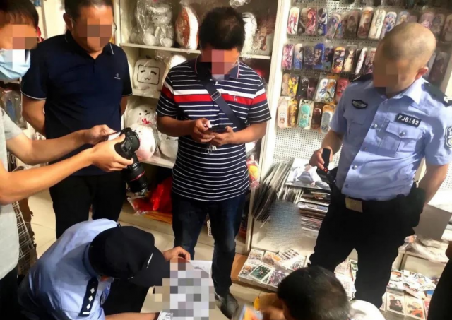 毒害青少年！富顺一小学对面的书店竟然售卖污秽漫画！-2.jpg